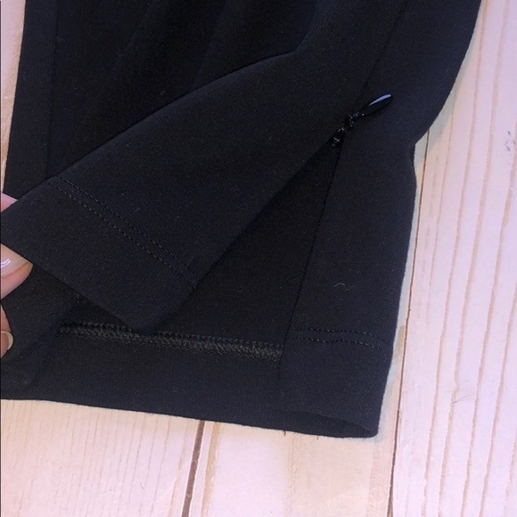 St John black crop pants with bottom side zippers - Picture 6 of 9